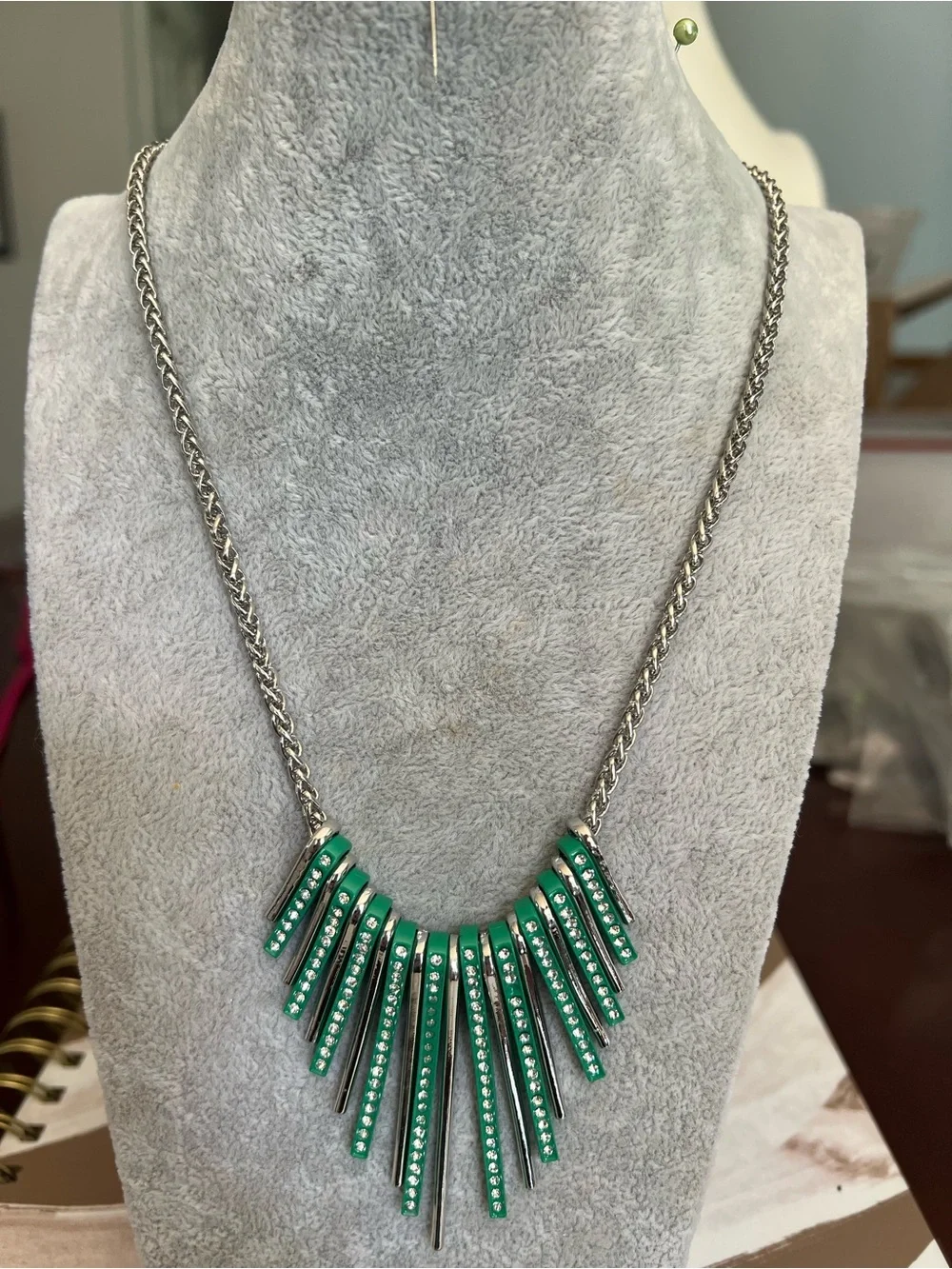 paparazzi Green Crystal Statement Necklace & Bracelet Set